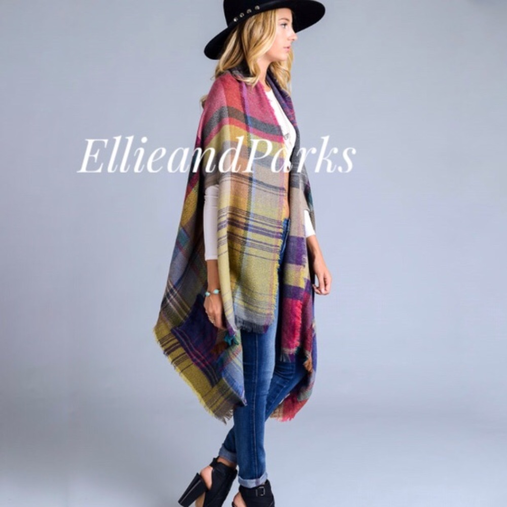 ๐LAST๐Kensley Plaid Poncho - Picture 4 of 5